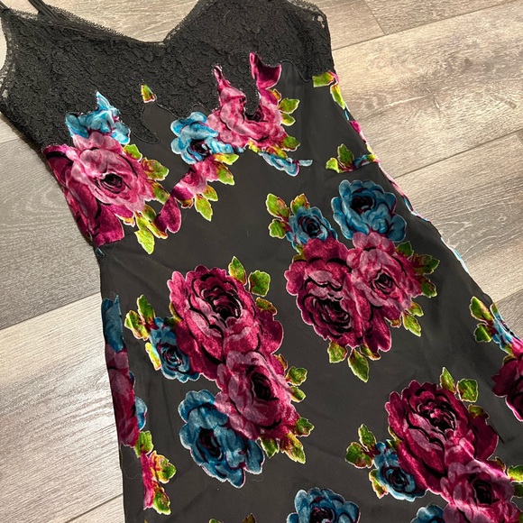 🚫SOLD🚫 Vintage Betsey Johnson Floral Velvet Burnout Slip Dress - Picture 2 of 6
